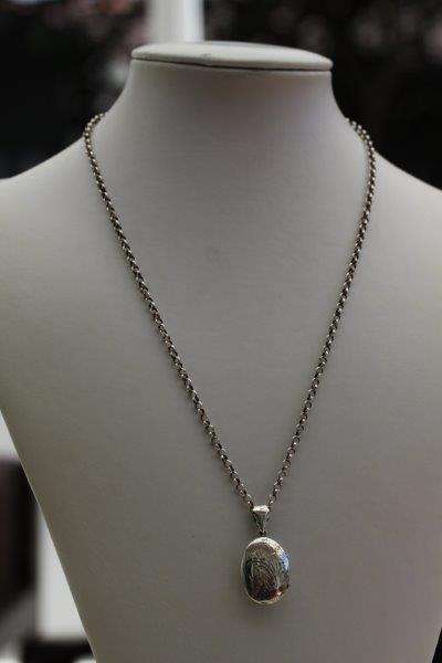 AN EXQUISITE ITALIAN DESIGNER STERLING SILVER LOCKET & CHAIN WITH STUNNING DETAIL!!! WOW!!!