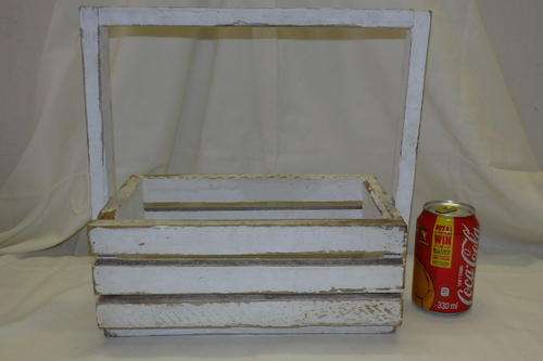 A GORGEOUS WOODEN "WHITEWASHED" DOUBLE POT PLANT HOLDER WITH A CARRY HANDLE