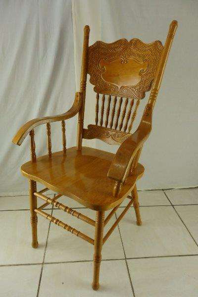 A MAGNIFICENT ANTIQUE CARVED SPINDLE BACK SOLID OAK BENTWOOD HIGH BACK CHAIR IN PRISTINE CONDITION!!