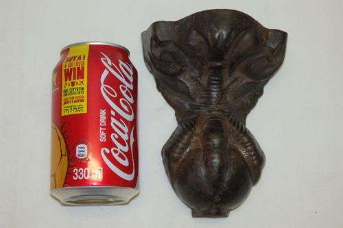 AN INCREDIBLE ANTIQUE VICTORIAN "BALL AND CLAW" CAST IRON BATH FOOT IN AWESOME CONDITION