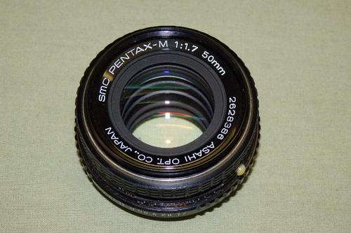 A FANTASTIC SMC PENTAX M 50mm F1.7 LENS IN ITS ORIGINAL HARDCASE IN AMAZING CONDITION