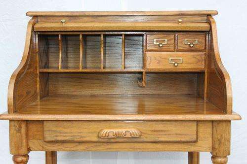 WOW! AN EXQUISITE IMPORTED SOLID AMERICAN OAK ROLL-TOP WRITING DESK WITH GORGEOUS DETAIL & FINISHES!