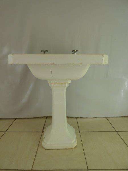 WOW!!! AN EXQUISITE FREE STANDING HEAVY CAST IRON BASIN & PEDESTAL WITH THE ORIGINAL TAPS!!! AWESOME