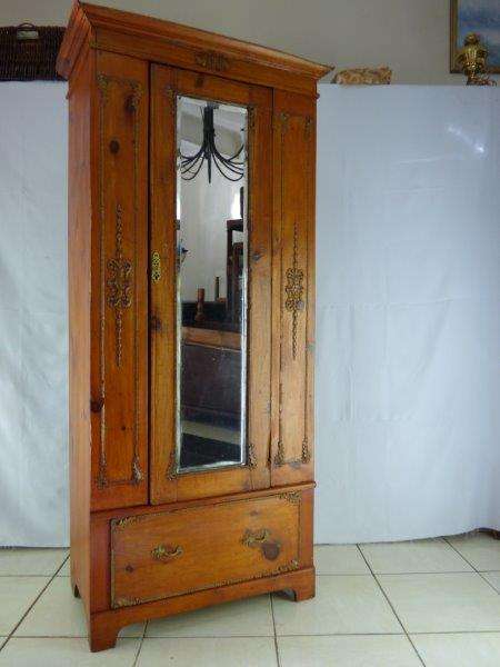 EXQUISITE ANTIQUE 'OU JONGMANS' CUPBOARD WITH A MIRROR IN GOOD RUSTIC CONDITION FOR THE AGE!!!