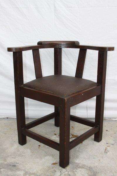 AN INCREDIBLE SOLID TEAK & LEATHER ANTIQUE CAPTAINS CHAIR WITH LOADS OF CHARM, IN GREAT CONDITION!