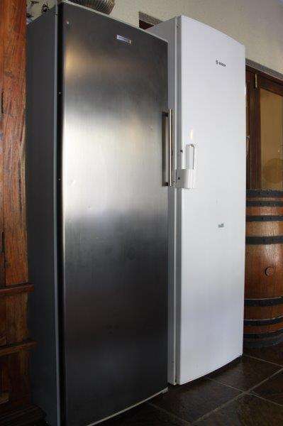 KELVINATOR SILVER FULL FRIDGE IN GREAT WORKING CONDITION!!! BARGAIN!!!