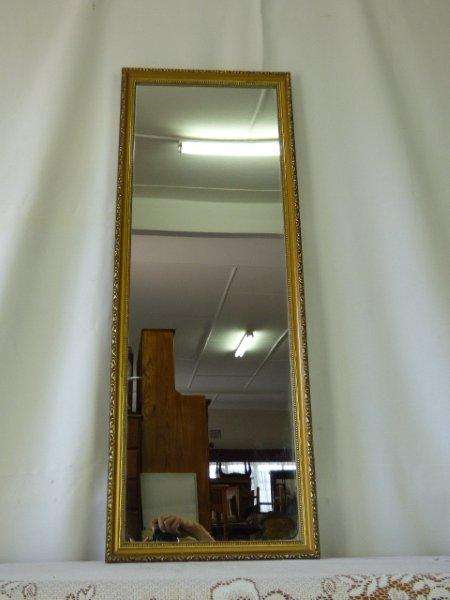A GORGEOUS MIRROR WITH A BEAUTIFULLY DETAILED FRAME. ABSOLUTELY FABULOUS.