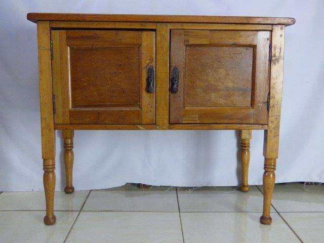 FABULOUS COUNTRY KITCHEN OR BATHROOM WASH STAND CABINET, LOADS OF SPACE! GREAT VINTAGE CONDITION!