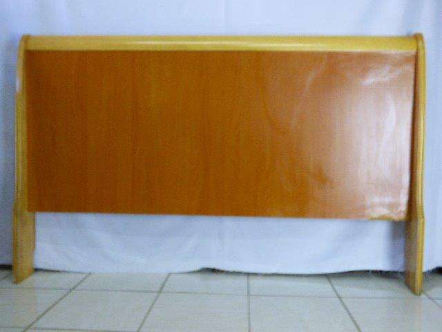 AN EXQUISITE YELLOW WOOD KING SIZE HEADBOARD. IN GOOD CONDITION!!