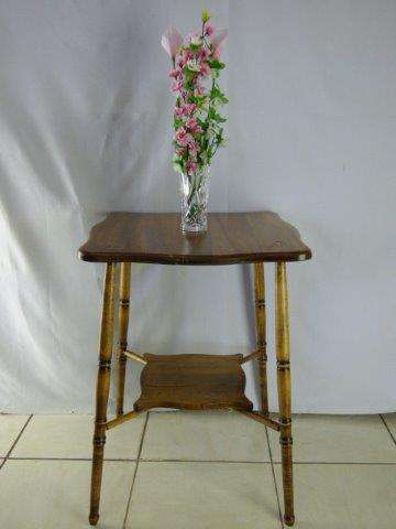 A LOVELY SAPELE WOOD DISPLAY TABLE, PERFECT TO SHABBY CHIC OR PAINT IN YOUR OWN STYLE!!