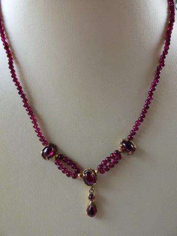 A BEAUTIFUL AND DAINTY GOLD CHAIN WITH GORGEOUS MAROON BEADS AND SET GARNETS. STUNNING!!