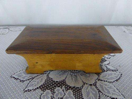 A GORGEOUS WOODEN JEWELLERY/TRINKET BOX. ABSOLUTELY BEAUTIFUL!