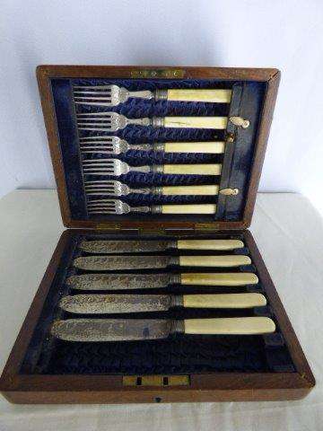 MAGNIFICENT RARE ANTIQUE (c1800's) EVANS & MATTHEWS KNIFE & FORK SET IN ITS ORIGINAL DISPLAY CADDY!