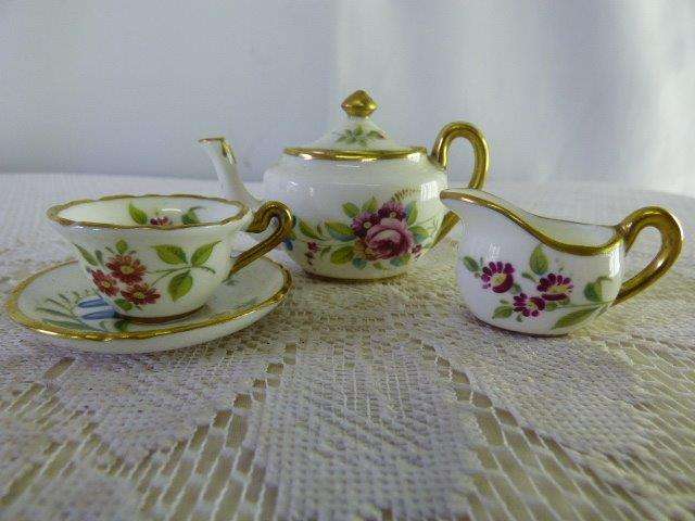 A FABULOUS MINIATURE TEA SET FROM HAMMERSLEY ENGLAND, GORGEOUS FOR YOUR PRINTERS TRAY!!