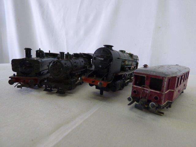 4 AWESOME VINTAGE METAL TRAIN ENGINES/ COACH!!! AWESOME TO ADD TO YOUR LOCOMOTIVE COLLECTION!!!Bid/