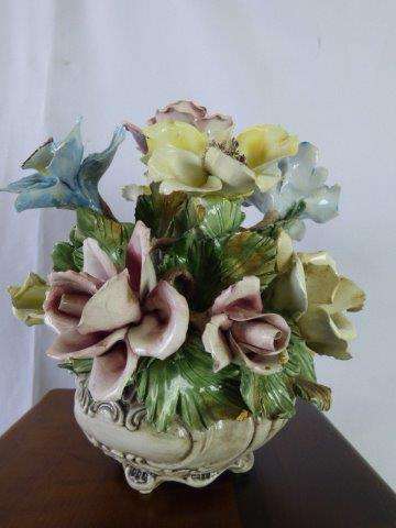 AN EXCEPTIONALLY BEAUTIFUL VINTAGE BASSANO FLOWER ARRANGEMENT IN A GORGEOUS VASE. STUNNING!!