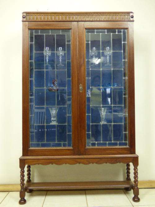 AN EXQUISITE VINTAGE TEAK DISPLAY / DRINKS CABINET w MAGNIFICENT LEAD GLASS  DOORS; STUNNING!!!