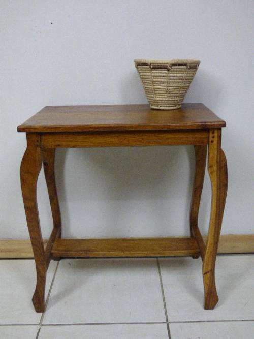 A GORGEOUS TEAK SIDE TABLE ON CABRIOLE LEGS, PERFECT BETWEEN TWO CHAIRS IN YOUR STUDY/READING ROOM!