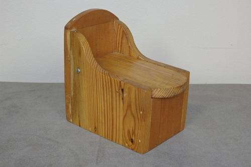 A BEAUTIFUL VINTAGE "OREGAN PINE" SALT CADDY WITH A SWIVEL LID IN AWESOME CONDITION