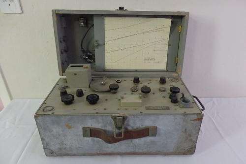AN INCREDIBLY RARE VINTAGE (1944) "ADMIRALTY" PATTERN No. W5799 (OSCILLATOR) TEST SET MODEL S.E.2