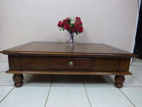 A GORGEOUS (VERY LARGE 142cm) MODERN  CENTRE COFFEE TABLE WITH DRAWERS ON BOTH SIDES. STUNNING!!!