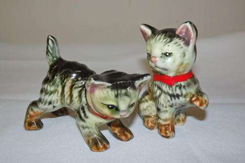 A FANTASTIC AND VERY RARE ANTIQUE ORIGINAL "CAMILLE NAUDOT" PAIR OF PORCELAIN CAT FIGURINES bid/cat