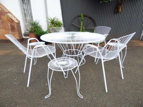 A STUNNING NEWLY SAND BLASTED & POWDER COATED MILD STEEL PATIO SUITE! AWESOME!!