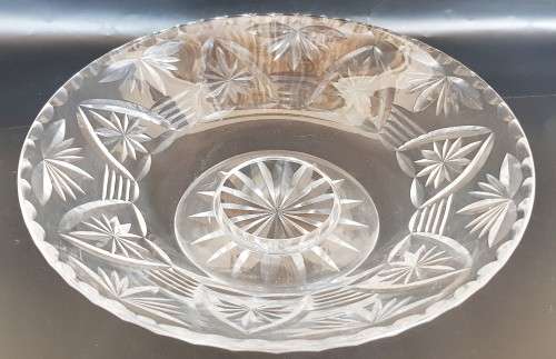 A beautiful cut crystal centre table bowl