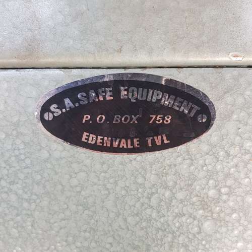 An awesome `SA Safe` rifle safe with keys - rifle and hand guns