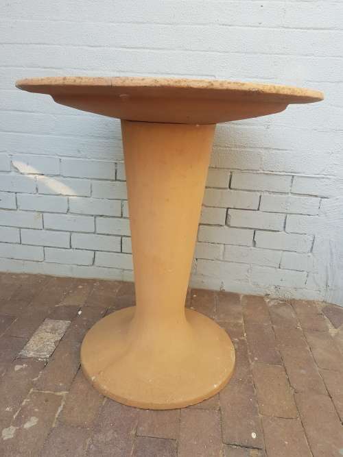 A beautiful concrete free standingbird bath. Stunning in a garden!