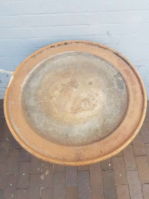 A beautiful concrete free standingbird bath. Stunning in a garden!