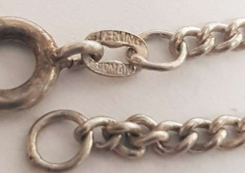 A pretty stamped silver 925 ladies necklace