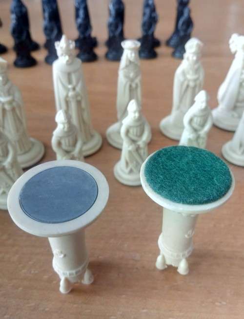 Chess pieces CRESCENT Medieval chessmen No18 England - No Board