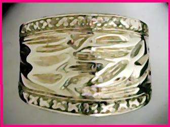 9ct Yellow Gold dome ring with Pattern