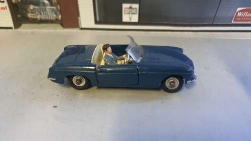 Dinky Toys. MGB Roadster