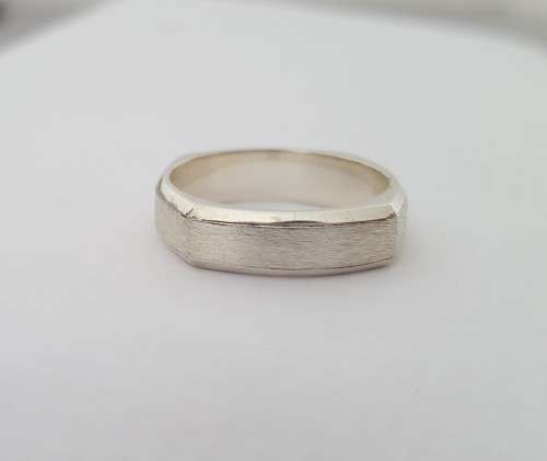 Handcrafted Ring for tom2tom