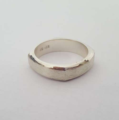 Handcrafted Ring for tom2tom