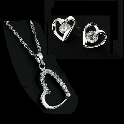 R1.00 (no reserve) Exquisite Heart Jewellery Set