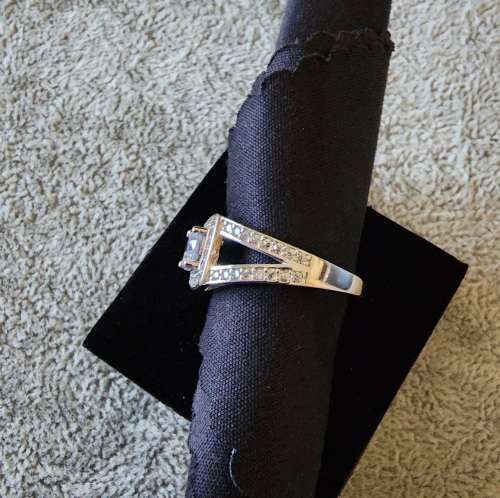 ***DAZZLING DUAL SHANK ETERNITY CYCLOPS 925 STERLING SILVER RING***