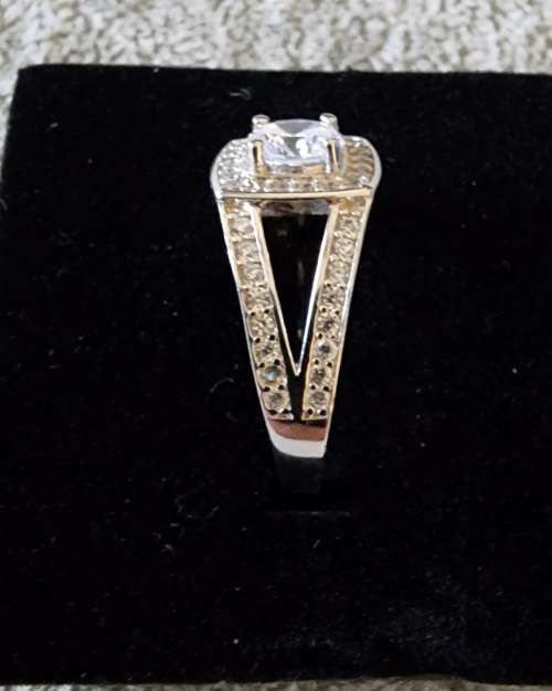 ***DAZZLING DUAL SHANK ETERNITY CYCLOPS 925 STERLING SILVER RING***