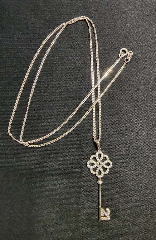 ***STUNNING 925 STERLING SILVER CZ CLUSTER 21ST KEY PENDANT & NECKLACE***