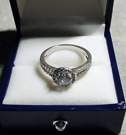 ***DAZZLING 925 STERLING SILVER HALO SPLIT SHANK CZ RING***
