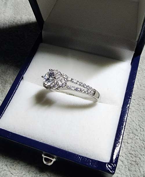 ***LUXURY 925 STERLING SILVER ZIRCONIA WREATH WEDDING RING***