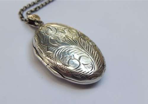 ***925 Sterling Silver Necklace with a Medium Sized Sterling Silver Locket Pendant***
