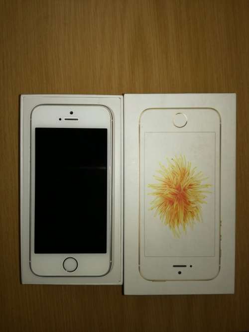 iPhone SE Gold/White 16gb Mint Condition