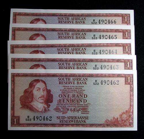 T.W de Jong - 5 one rand notes in Sequence and UNC
