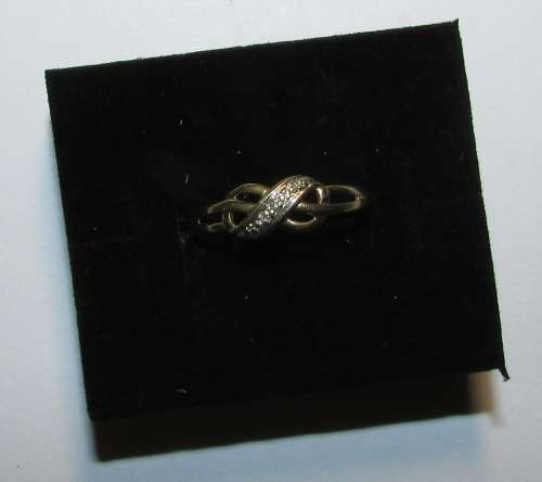 Ladie's 9CT Gold Ring with Stones - 1 Gram ( Stoned not Checked )