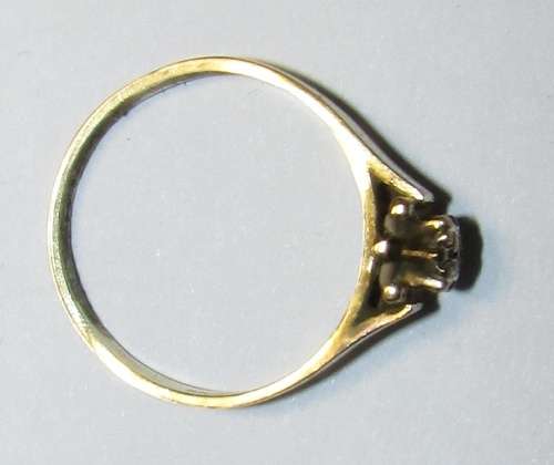 Ladie's 9CT Gold Ring with Stones - 1.4 Grams ( Stoned not Checked )