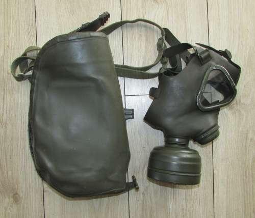 German - M42/45 Gas Mask with Carry Case