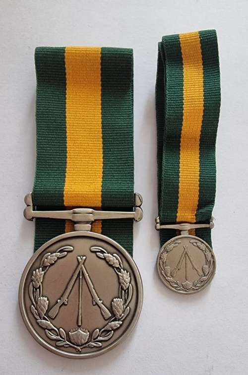 SADF - Full Size Commando Closure Medal with Miniature